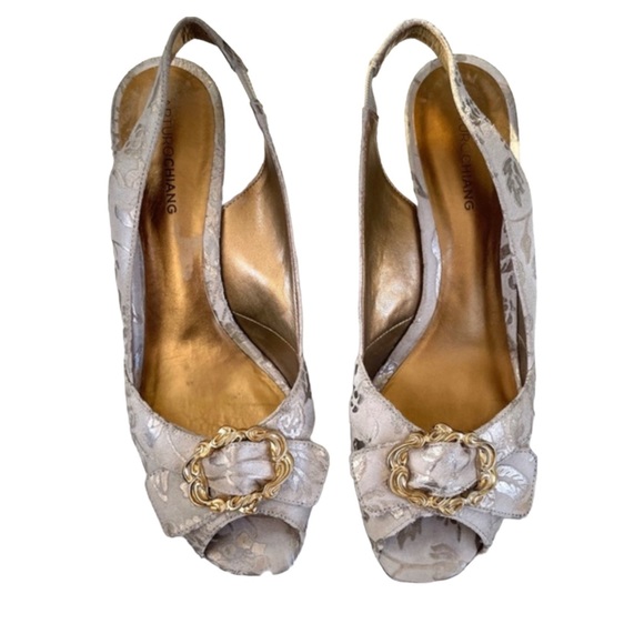 Arturo Chiang Brocade Suede Leather Peep Toe Heels Beige Size 10 Neutral - Picture 1 of 9